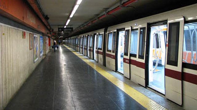 В Риме на одной из станций метро обвалился потолок